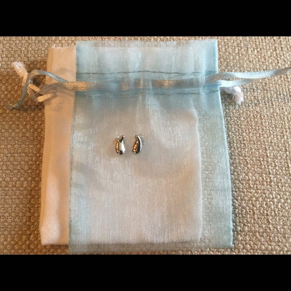 Tiffany & Co. teardrop earring